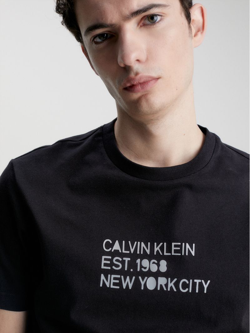 Camiseta Calvin Klein Logo Retangular CM3PW01TC129