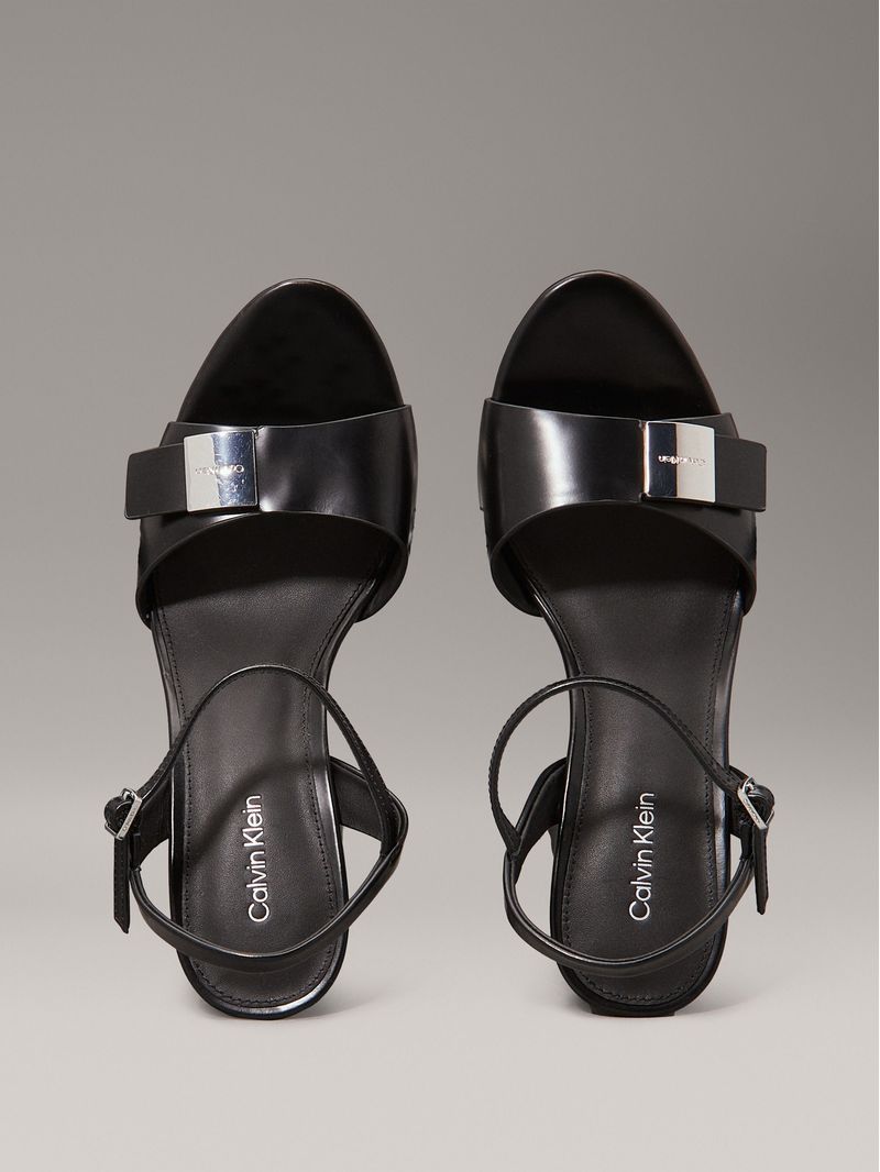 SANDALIAS DE CUERO CON TACÓN